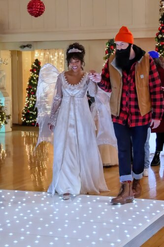 Reckless-Pictures-movie-Magic-In-Mistletoe
