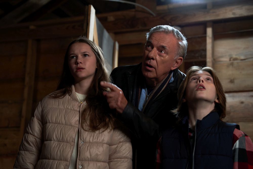 Reckless-Pictures-movie-Mystery-On-Mistletoe-Lane