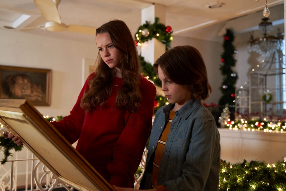 Reckless-Pictures-movie-Mystery-On-Mistletoe-Lane