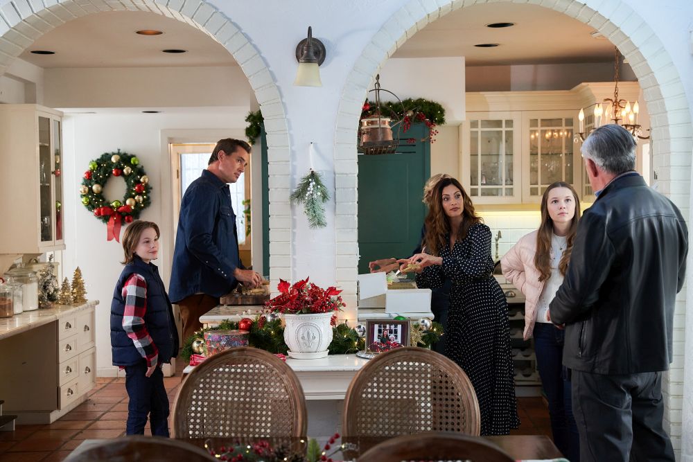 Reckless-Pictures-movie-Mystery-On-Mistletoe-Lane